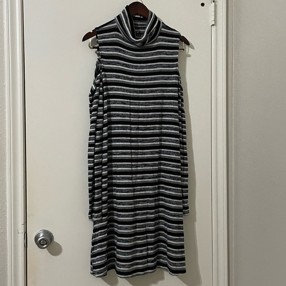 Womens AEO Soft & Sexy Dress Plush Cold Shoulder Turtleneck Blk Stripe Size XL - Picture 2 of 9